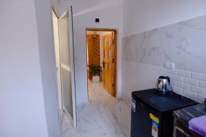 The Palm Circle - Studio 1