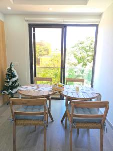 SeaAmore - Modern & Luxury Apartment - 7mins walk to Flic en Flac Beach - Covered Parking - WiFi - Easy Living & Self Catering with Premium Amenities