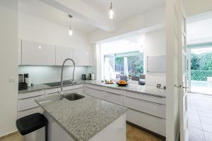 VILLA MARIE -Pool - Garden-Close To Beach -Parking