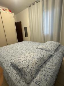 Apê à beira-mar aconchegante com sacada gourmet