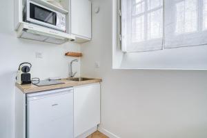 Quiet air-conditioned studio - close to Batignolles