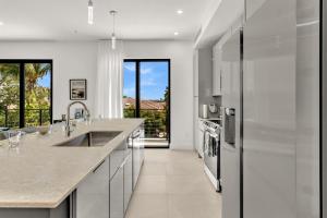 3BR Condo in Fort Lauderdale with Rooftop Oasis