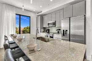 3BR Condo in Fort Lauderdale with Rooftop Oasis