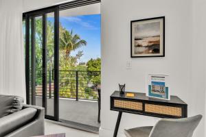 3BR Condo in Fort Lauderdale with Rooftop Oasis