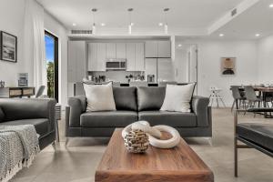 3BR Condo in Fort Lauderdale with Rooftop Oasis