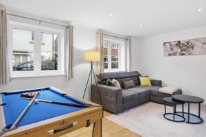 3-Bed House with Parking, Ideal for Contractors