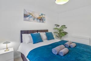 3-Bed House with Parking, Ideal for Contractors