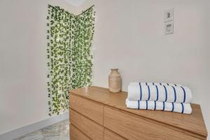 Santorini Blu Elegant 1BR Beach Retreat On the Beach