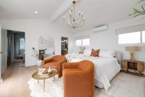 Backyard Oasis Renovated 10min to Beach Villa