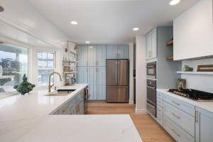 Backyard Oasis Renovated 10min to Beach Villa