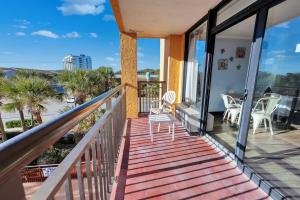 Newly Remodeled Caravelle l Studio, Views w Pools