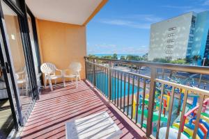 Newly Remodeled Caravelle l Studio, Views w Pools