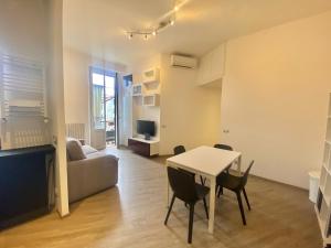 Palma Home, Elegante e Spaziosa nel cuore della Città di Milano, con Metropolitana M1 Gambara