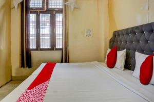 OYO 90856 HOTEL MANNAT