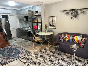 meticulously renovatedcity town house