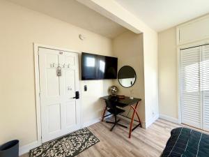 2-A Diamond in Yonkers