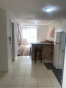 Sobrado com 2 suítes e piscina - Village Malli