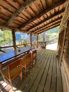 Aventura mágica! Cabañas del bosque con ribera