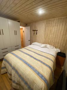 Aventura mágica! Cabañas del bosque con ribera