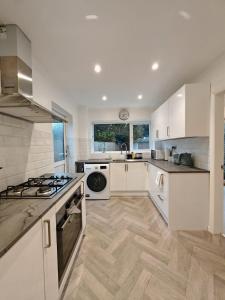 NEW Comfy 3 Bed Home in Shirley, Solihull - Free Parking - Quiet Area - Near Shops