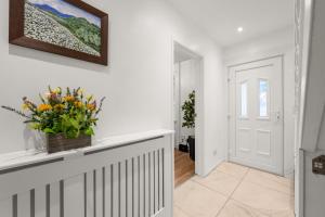 Near Airport & Tram•Fast City Access•Free Parking