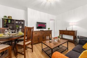 Near Airport & Tram•Fast City Access•Free Parking