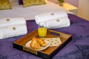 Near Airport & Tram•Fast City Access•Free Parking