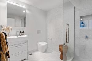 Skytower View Luxury 2 Bedroom With Balcony Parking