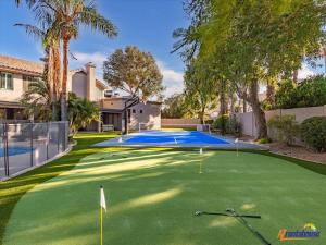 Upscale Scottsdale Oasis with Heated Pool Sports Court and Golf