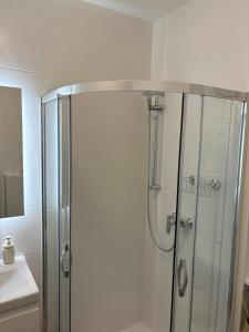 New Bright & Quiet Central Studio Top Floor