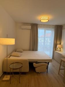 New Bright & Quiet Central Studio Top Floor