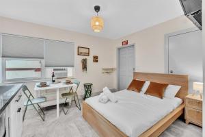 Santorini Blu Chic Beach Studio Steps to Ocean