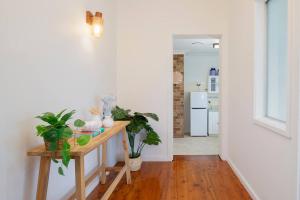 Warners Bay Escape - Family Pool Stay near Foreshore