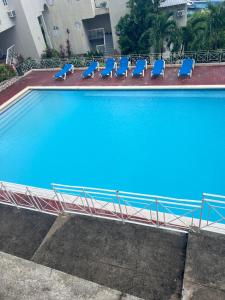 Pampered In Paradise Columbus Heights 2 BR penthouse condo near Ian Fleming airport