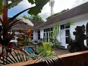 Southern Oasis Backpackers