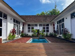 Southern Oasis Backpackers