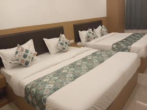 HOTEL SHREE JMM MOUNT inn near by ion digital zone & pacific college