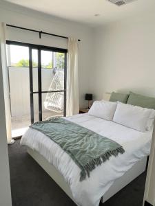 Between the City and Beach!