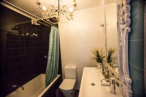 Duplex with terrace in Alfama, Central Lisbon