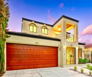 Luxury Villa W Pool & Spa 5 BEDROOMS