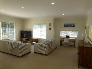 Twilight Breeze - 8 min walk to beach, pets welcome