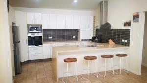 Twilight Breeze - 8 min walk to beach, pets welcome
