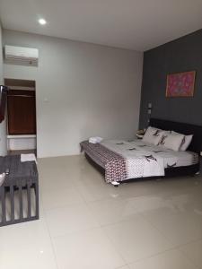 Tulip Guest House & Cafe