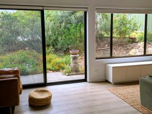 Mollymook Den Coastal Retreat - Walk to Beach & Town