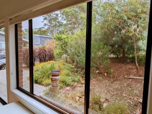 Mollymook Den Coastal Retreat - Walk to Beach & Town