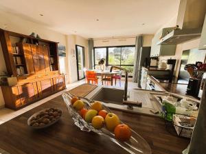 Bénodet: Appartement spacieux proche plage avec terrasse et parking sécurisé - FR-1-481-184