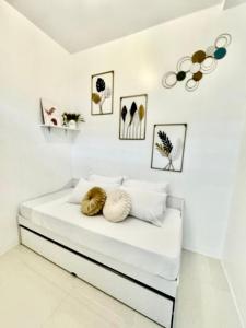 Luxe Staycation-2BR with Balcony at Coast Residences