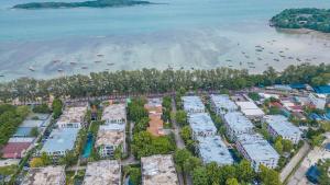 C100 Near Beach with Pool, Sauna & Views