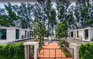 C100 Near Beach with Pool, Sauna & Views