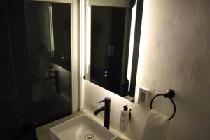 Miranthia Hotel Business and family